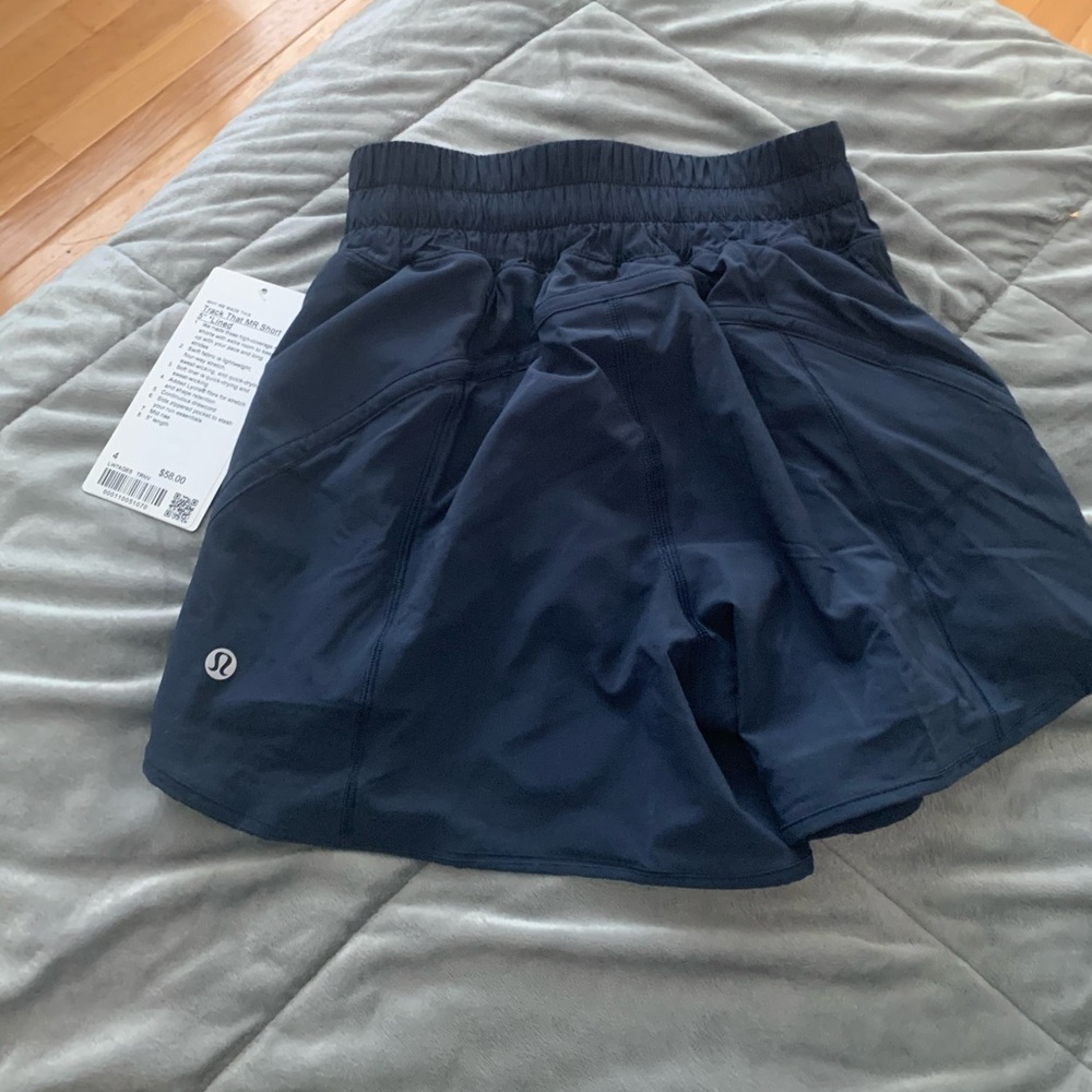 Lululemon true navy track that MR short 5” lined